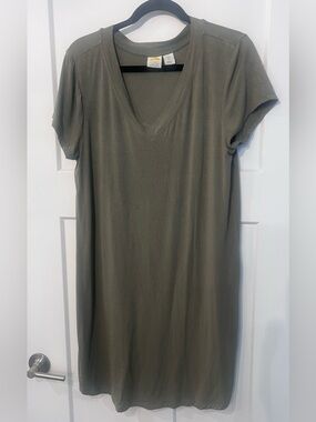 C&C California Olive V-Neck T-Shirt Dress